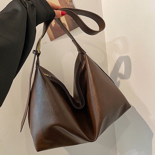 Winter retro tote bag for women new Korean style frosted armpit bag versatile ins large capacity crossbody bag