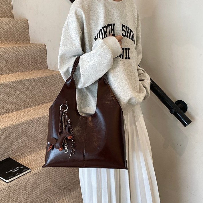 Retro Simple Commuting Underarm Bag Women's Bag 2024 Autumn New Large Capacity Simple Shoulder Tote Bag
