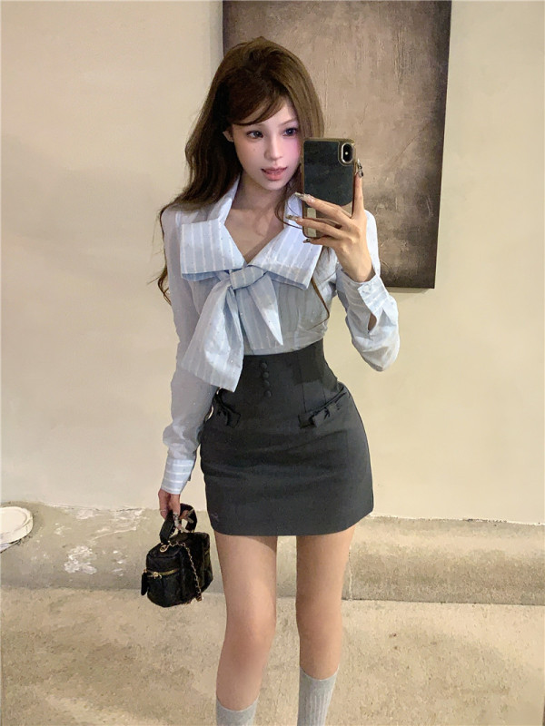 Sweet long-sleeved shirt with bow and sparkling diamonds + slimming college-style high-waisted slim-fitting bow skirt