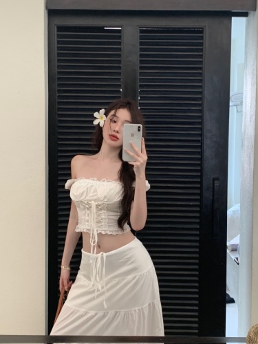 Actual shot of French pure lust style square collar straps and generous square collar camisole vacation casual style skirt