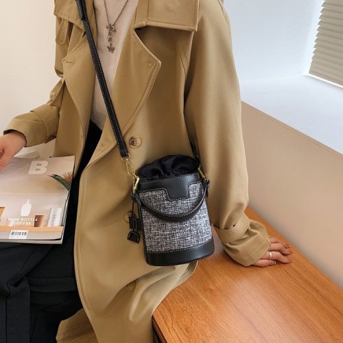 Bucket bag for women 2024 new Korean style portable cylindrical shoulder bag trendy retro canvas contrasting crossbody bag