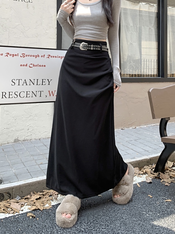 Designed medium-length black high-waisted slit skirt, slimming and hip-hugging A-line skirt, trendy