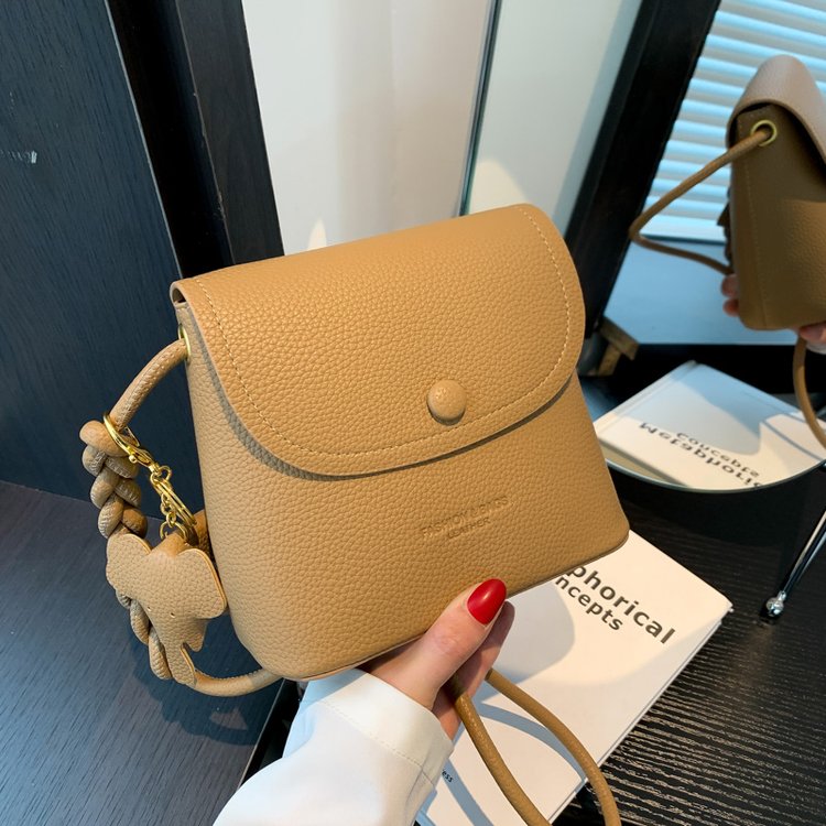 Niche retro mobile phone bag for women 2024 new trendy spring shoulder crossbody bag versatile ins super hot bucket bag