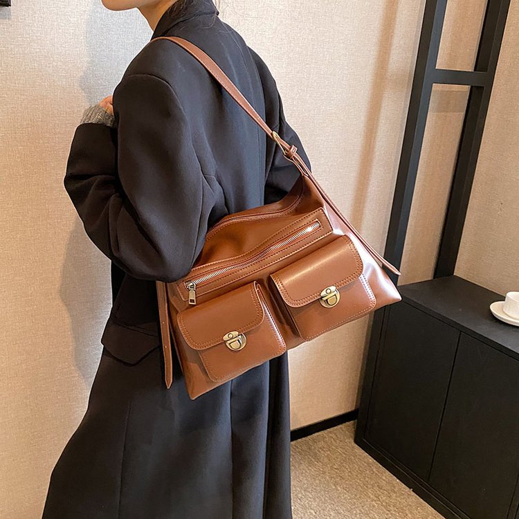 Foreign trade high-end retro commuter large-capacity bag women's 2024 new versatile crossbody bag single shoulder armpit bag