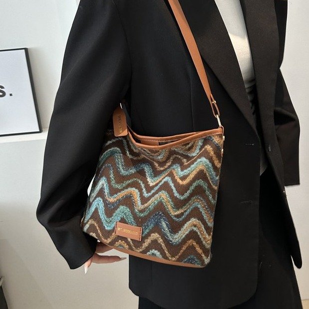 Retro light luxury trendy women's bag Korean style shoulder crossbody bag women's tote bag casual fashion trendy bag striped