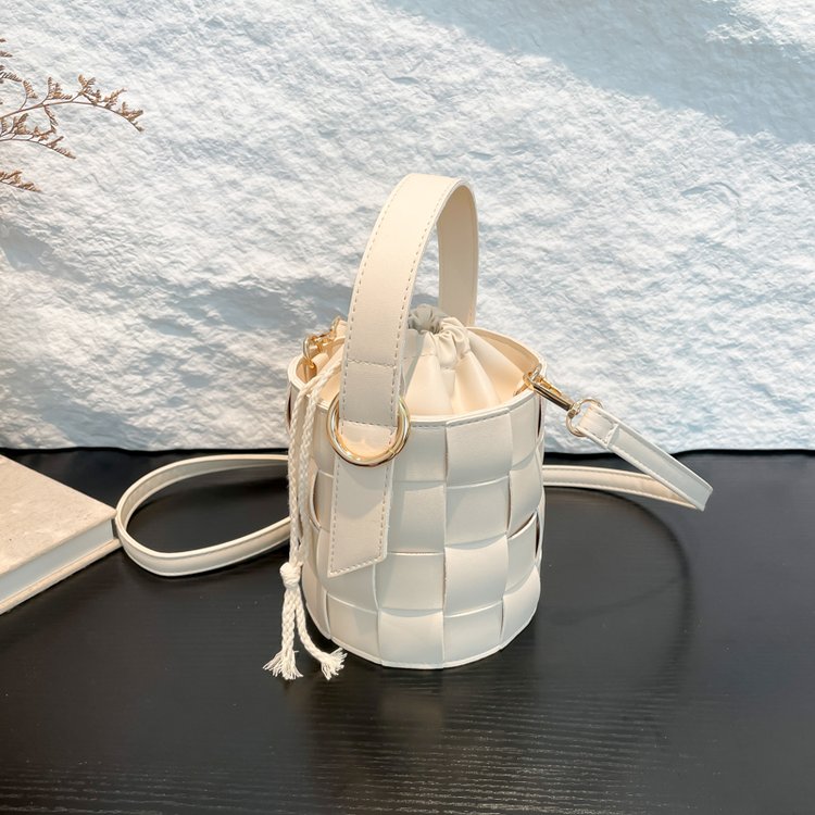 Niche design foreign style woven bucket handbag versatile bag women spring and summer 2024 new style trendy Korean version single shoulder oblique