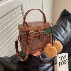 This year's popular small bags for women in autumn and winter are all-match new fashion retro single shoulder crossbody bag portable bucket bag
