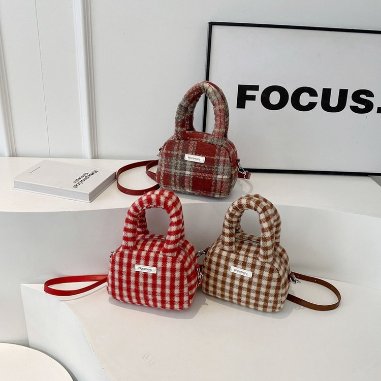 Autumn and winter popular woolen plaid small bag women's new fashion portable pillow bag retro texture crossbody bag