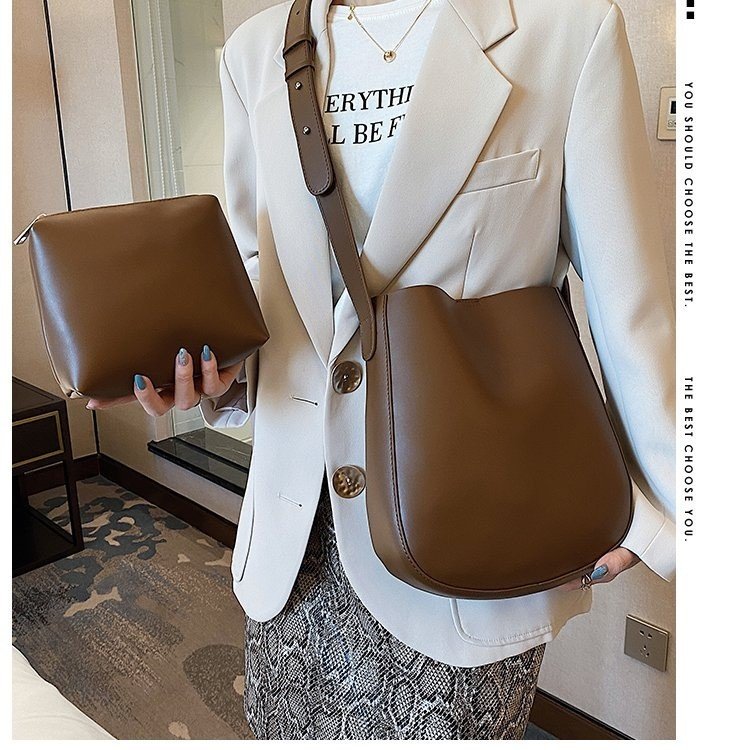 2024 new autumn and winter large-capacity shoulder bag commuter soft leather retro crossbody bag texture casual versatile tote bag