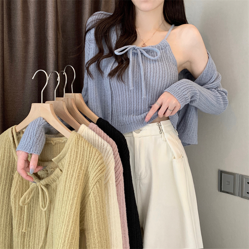 Actual shot, real price, new version of Korean style short knitted cardigan + design inner suspender suit