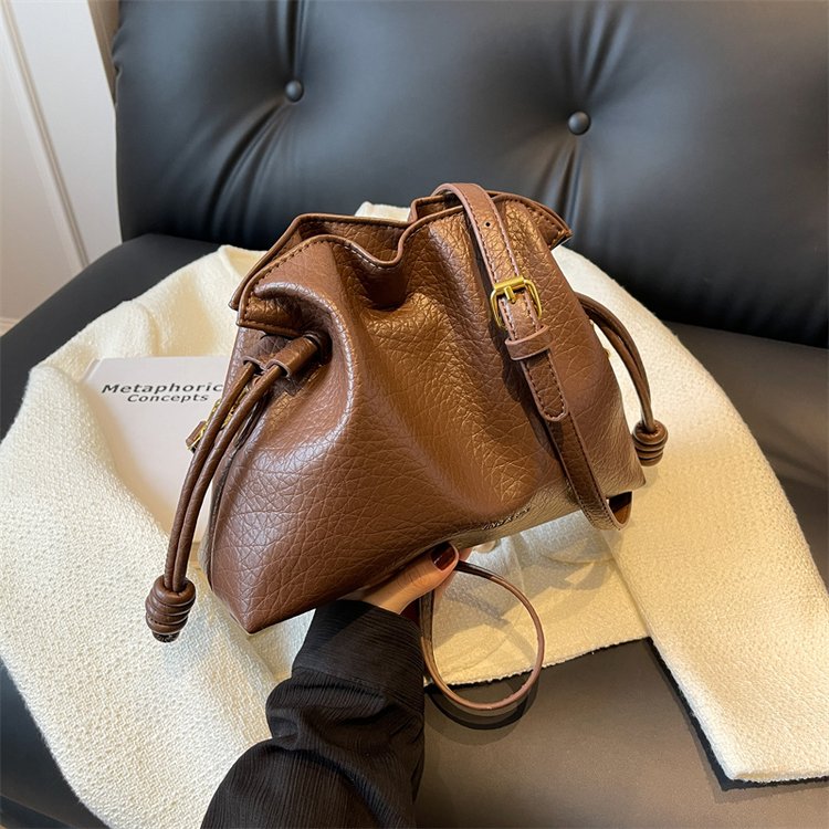 Women's bags, fashionable and simple bags, women's drawstring lucky bags, one-shoulder cross-body bags, large-capacity bucket bags, hand-held pleated bags
