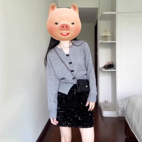 V-neck gray bow knitted sweater jacket for women early autumn 2024 new Korean style unique and chic long-sleeved top