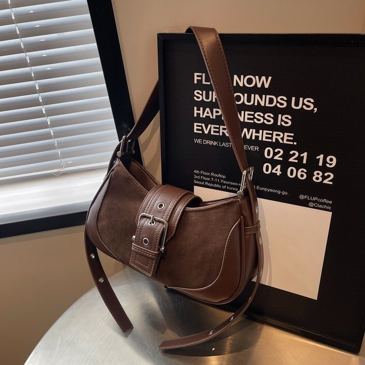 This year's popular textured niche bags, new women's bags, autumn and winter retro versatile crossbody bags, single shoulder armpit bags