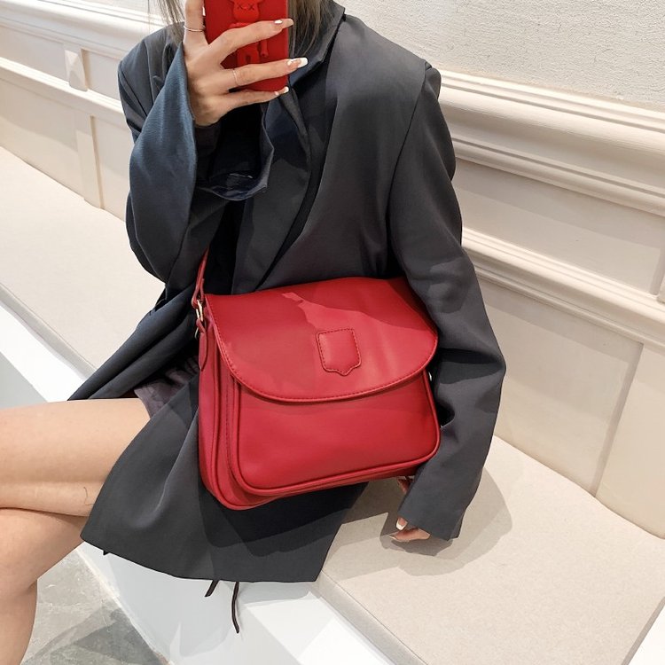 Retro large-capacity bag for women 2024 new fashion Korean briefcase niche texture one-shoulder cross-body messenger bag