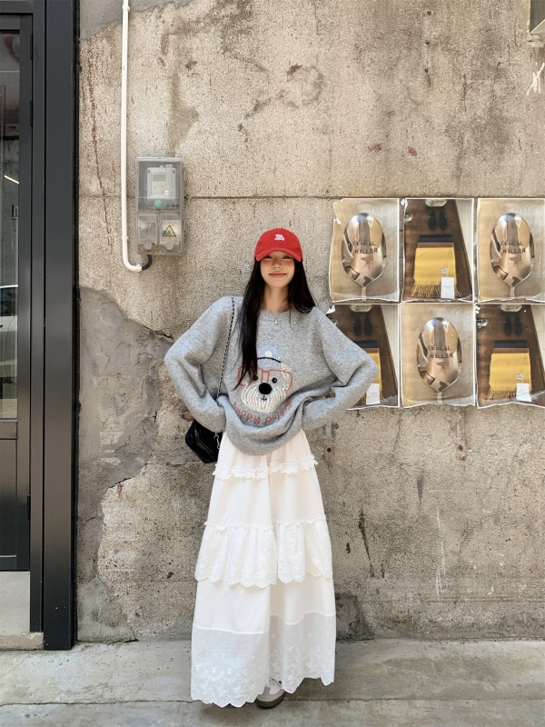 Korean simple and cute pattern round neck sweater + lace design skirt