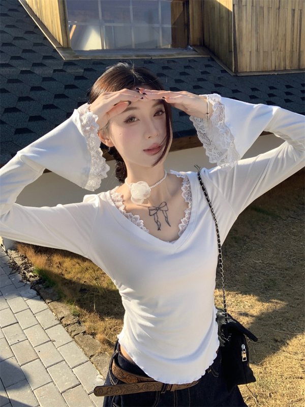 New style lace splicing V-neck bell sleeves single wear bottoming top