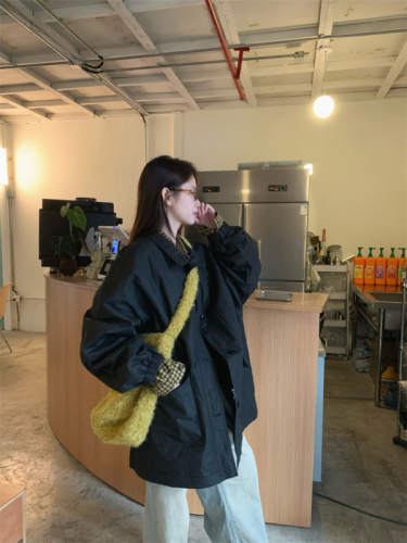 Mid-length quilted windbreaker + black and yellow plaid shirt, lazy style two-piece set