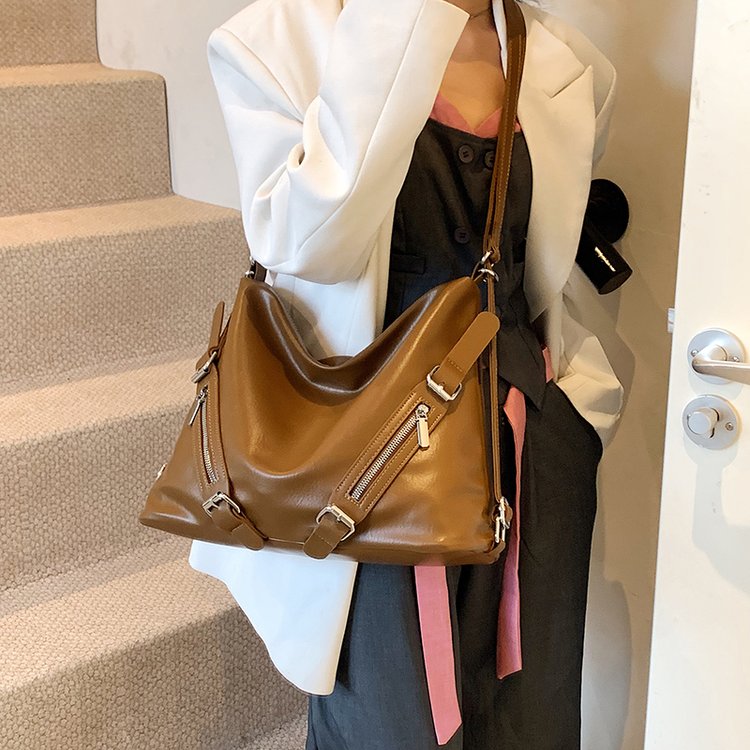 Korean niche backpack women's 2024 autumn and winter new fashion large-capacity shoulder bag high-end commuter tote bag