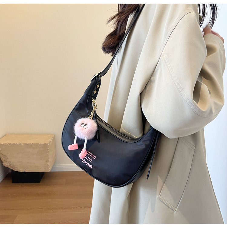This year's popular niche design letter bag, new women's bag, versatile crossbody bag, super popular one-shoulder dumpling bag