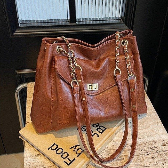 New spring and summer trendy internet celebrity fashion tote bag, simple large capacity single shoulder casual large bag, atmospheric wandering bag for women