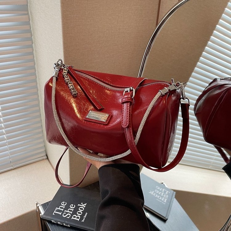 French niche texture armpit bag for women 2024 new fashion chain red pillow bag versatile crossbody bag