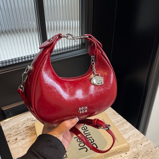 High-end niche bag women's 2024 new sweet and cool style hand-carrying dumpling bag, fashionable and versatile single shoulder crossbody bag