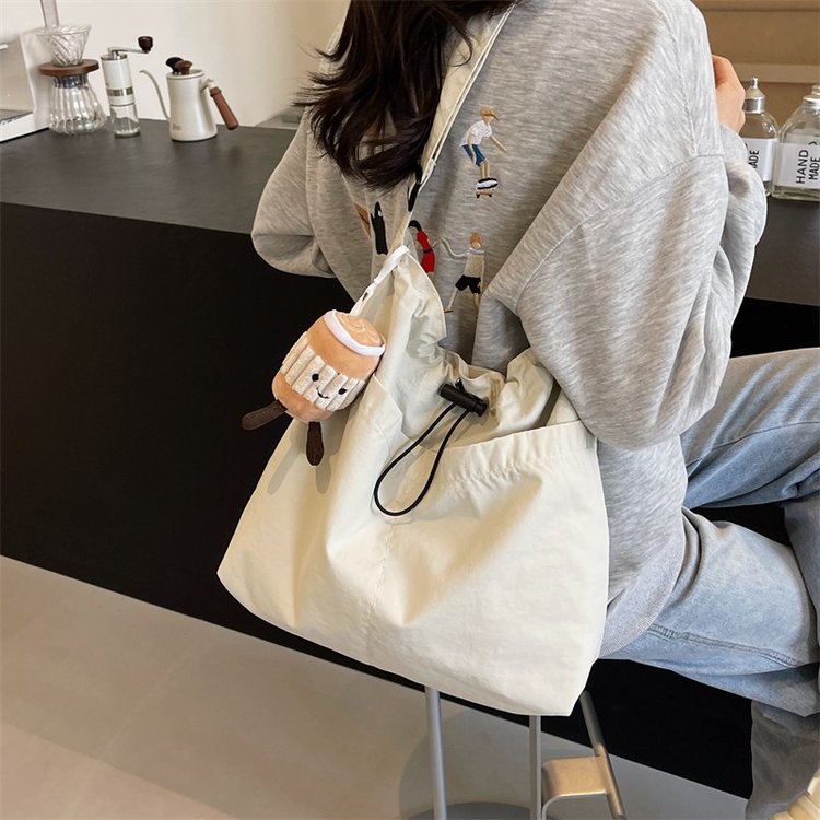 Hand-carrying pleated canvas bag for women 2024 new summer fashion casual tote bag for work and commuting versatile shoulder bag