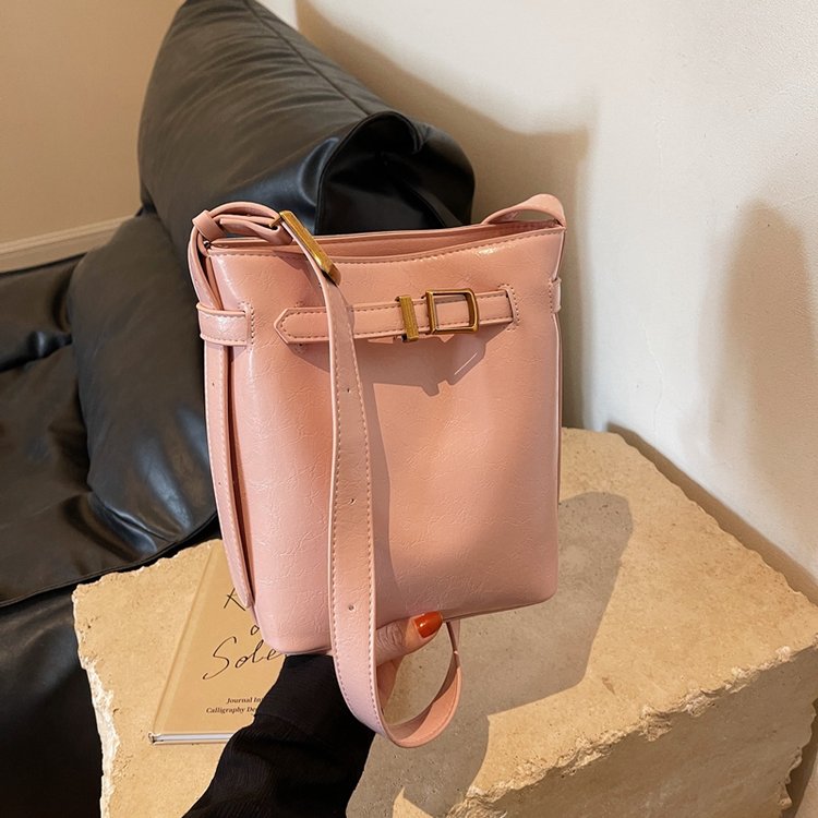 Fashionable Casual Pink Bag Women's New Simple Commuting Bucket Bag High-end Versatile Shoulder Crossbody Bag