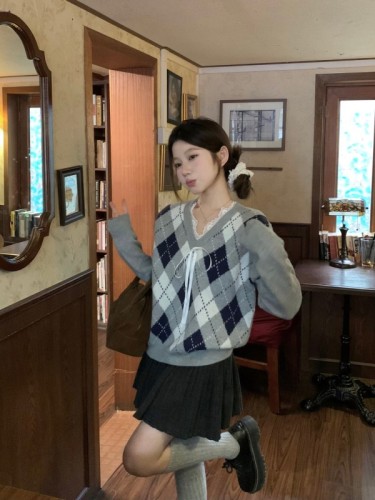 V-neck sweater women's autumn and winter lazy high-end retro loose diamond gray sweater