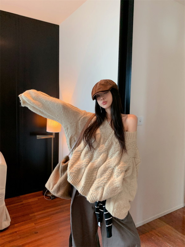 Korean twist V-neck loose, lazy and soft waxy knitted sweater