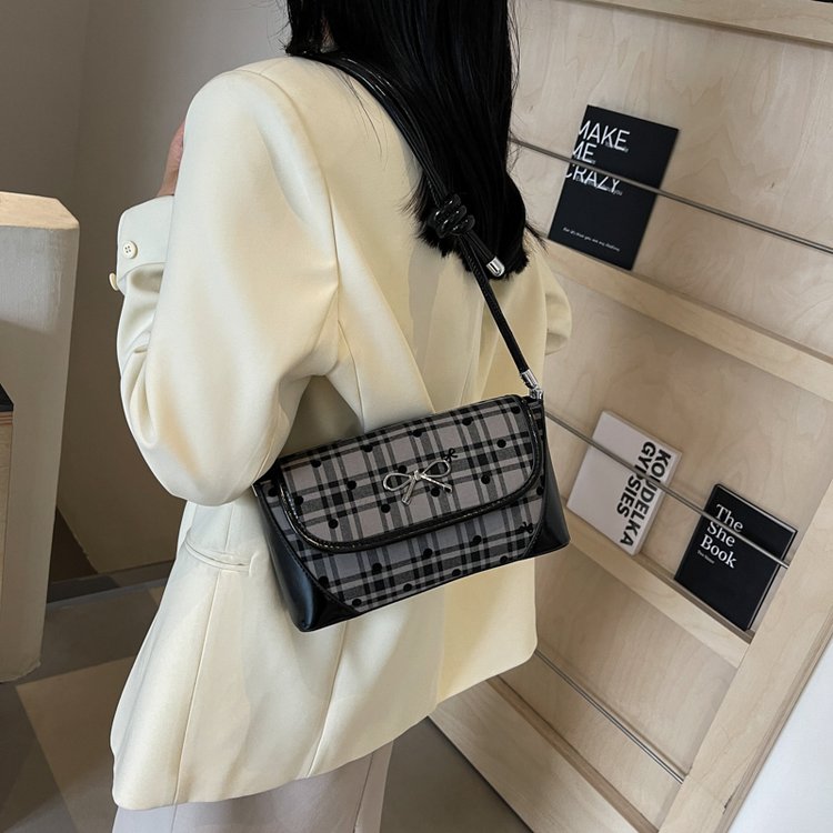 French niche high-end armpit bag for women summer 2024 new polka dot shoulder baguette bag fashionable crossbody bag