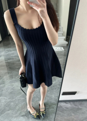 French Hepburn's beautiful suspender dress, flowing shell skirt, slimming and temperament, hot girl's little black dress