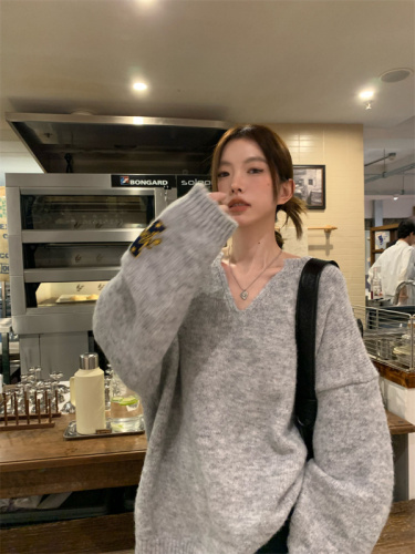 American retro lazy embroidered V-neck pullover long-sleeved sweater