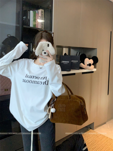 Printed white long-sleeved T-shirt for women in winter thickened inner layering shirt loose round neck American top