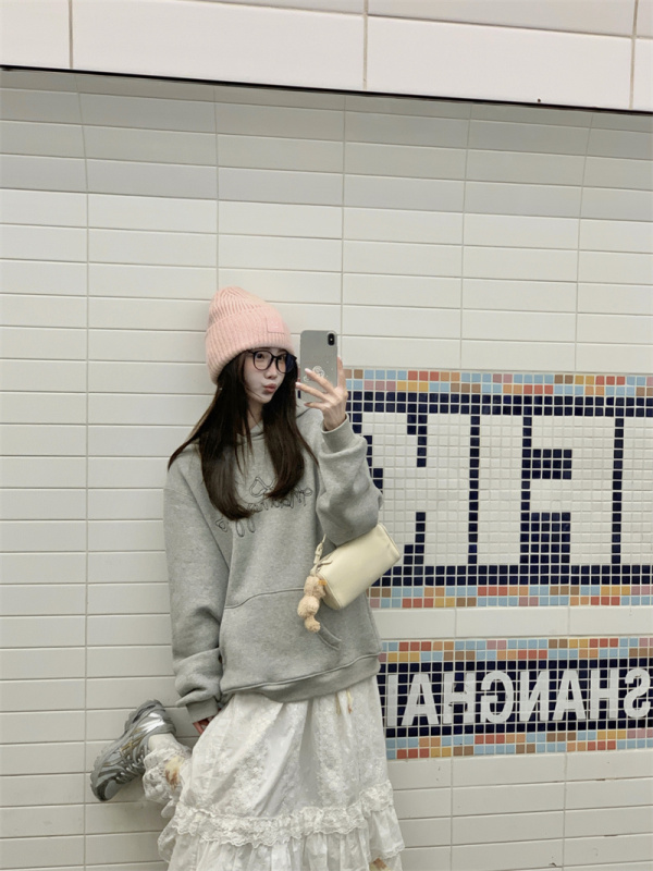 Lazy style hooded embroidered thickened sweatshirt + heavy lace skirt