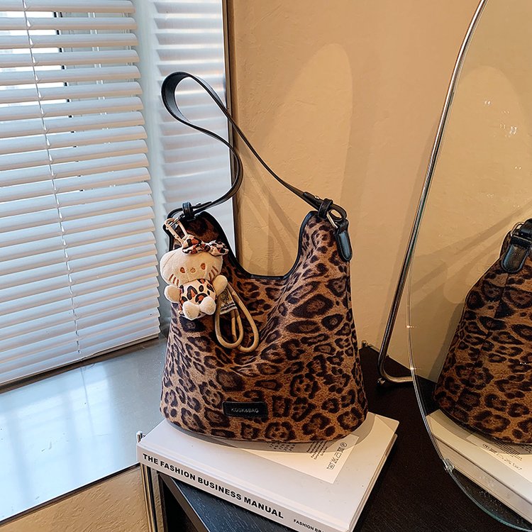 Retro style tote bag for women 2024 new autumn fashion leopard print large capacity shoulder bag work commuter bag for women