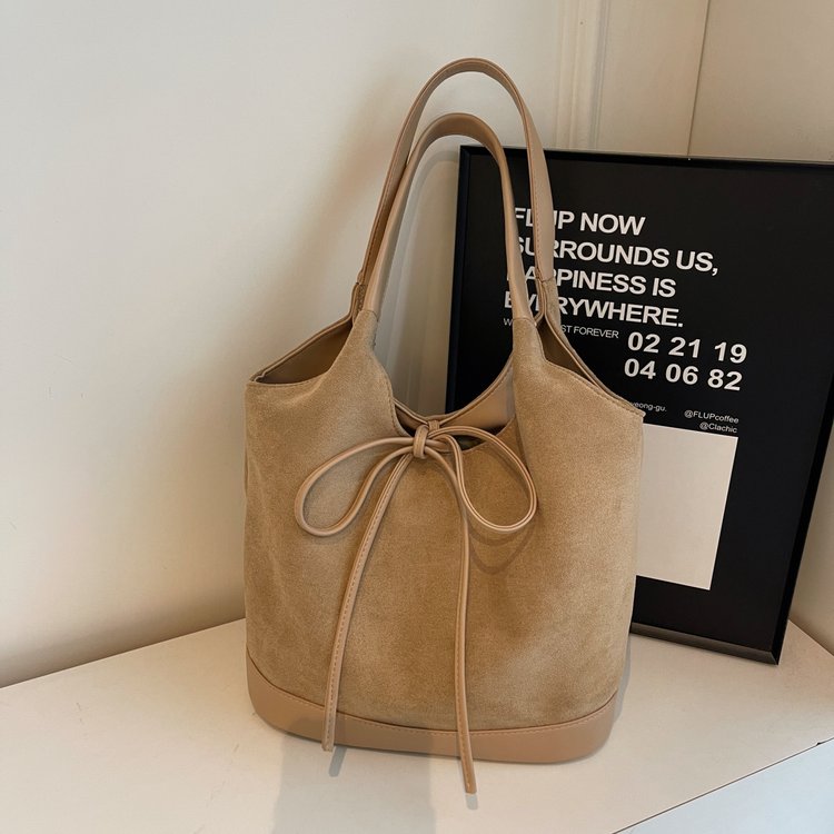 Niche texture armpit bag women's backpack 2024 new simple large capacity suede bucket bag shoulder bag