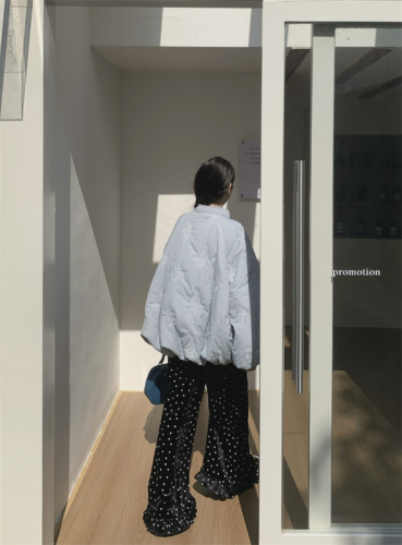 Gentle elastic stand-up collar, loose age-reducing embroidered bud cotton-padded jacket + velvet floral wide-leg pants suit