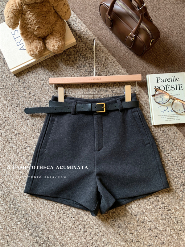 Autumn and winter outer boots, woolen shorts, women's new high-waisted slimming A-line wide-leg versatile shorts