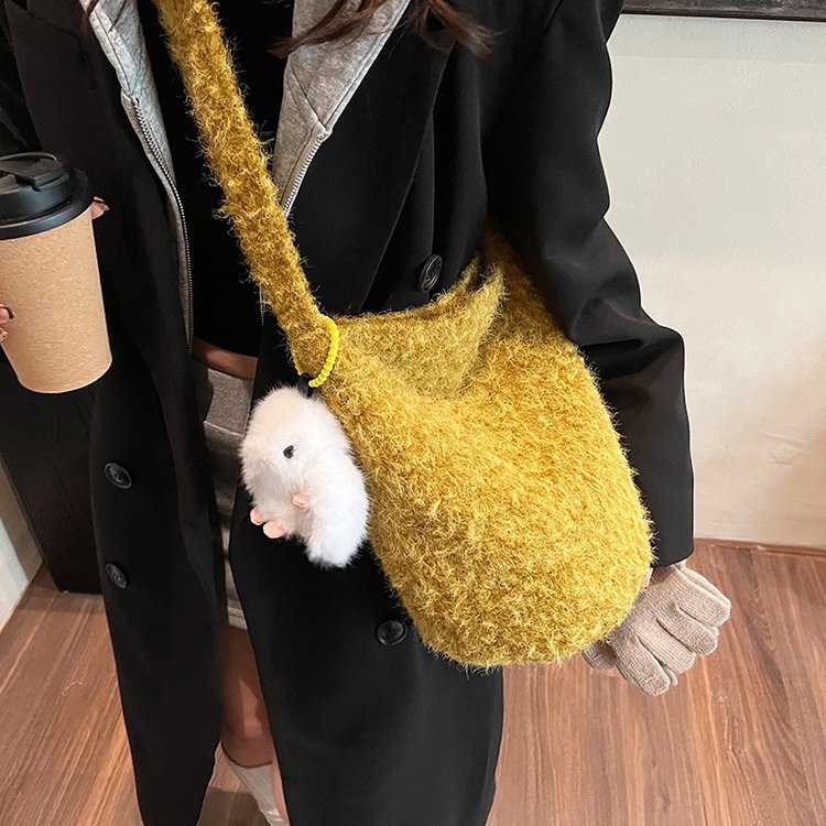 Cross-border Korean version autumn and winter woolen crossbody bag for women 2024 new fashion bucket bag casual simple crossbody bag