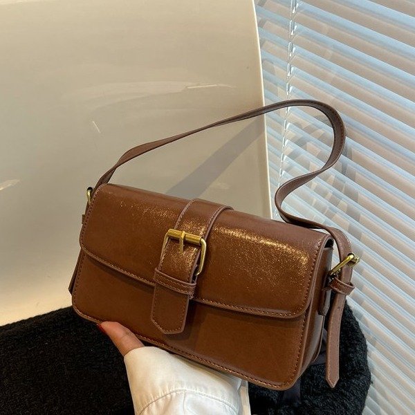 Textured niche bags for women, new bags, fashionable waxed oil leather shoulder crossbody bags, retro versatile small square bags
