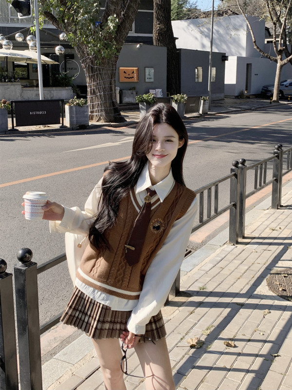 Korean sweet girl retro vest shirt + woolen pleated skirt suit