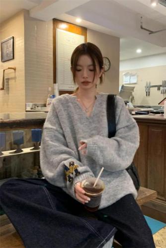 American retro lazy embroidered V-neck pullover long-sleeved sweater