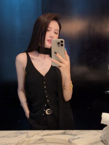 YUJIAHAN design yellow V-neck camisole summer niche slim single-breasted knitted top