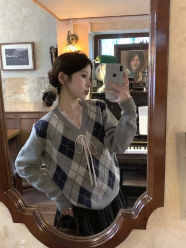 V-neck sweater women's autumn and winter lazy high-end retro loose diamond gray sweater