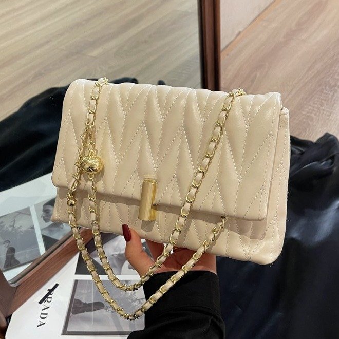 Popular women's bag Korean style fashion diamond chain small square bag 2024 autumn and winter new style small fragrance style crossbody bag