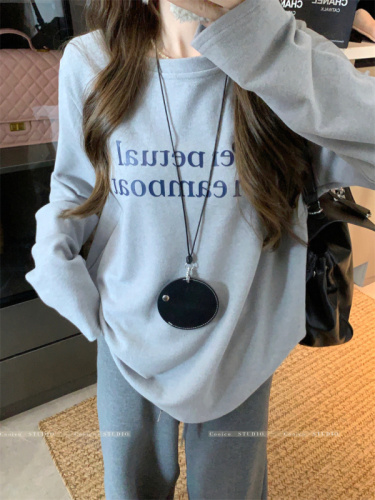 Printed white long-sleeved T-shirt for women in winter thickened inner layering shirt loose round neck American top