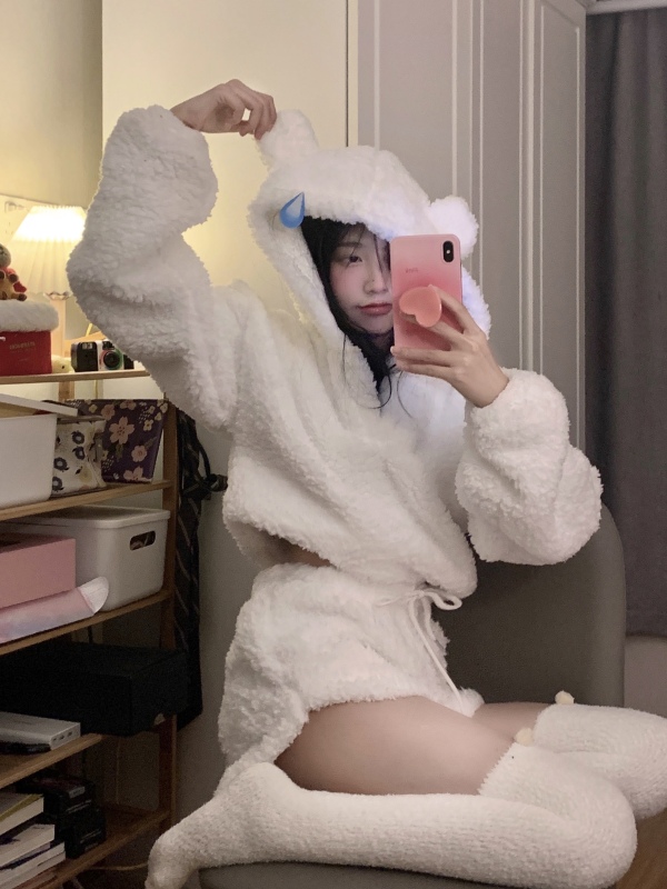 Atmospheric milky white bear hooded soft waxy top high waist shorts suit home wear