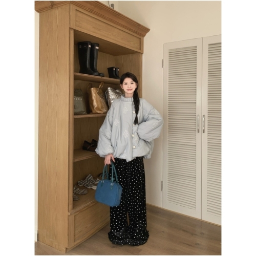 Gentle elastic stand-up collar, loose age-reducing embroidered bud cotton-padded jacket + velvet floral wide-leg pants suit