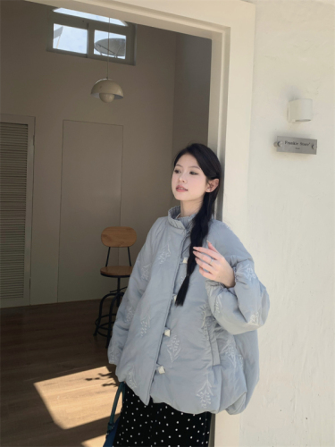 Gentle elastic stand-up collar, loose age-reducing embroidered bud cotton-padded jacket + velvet floral wide-leg pants suit